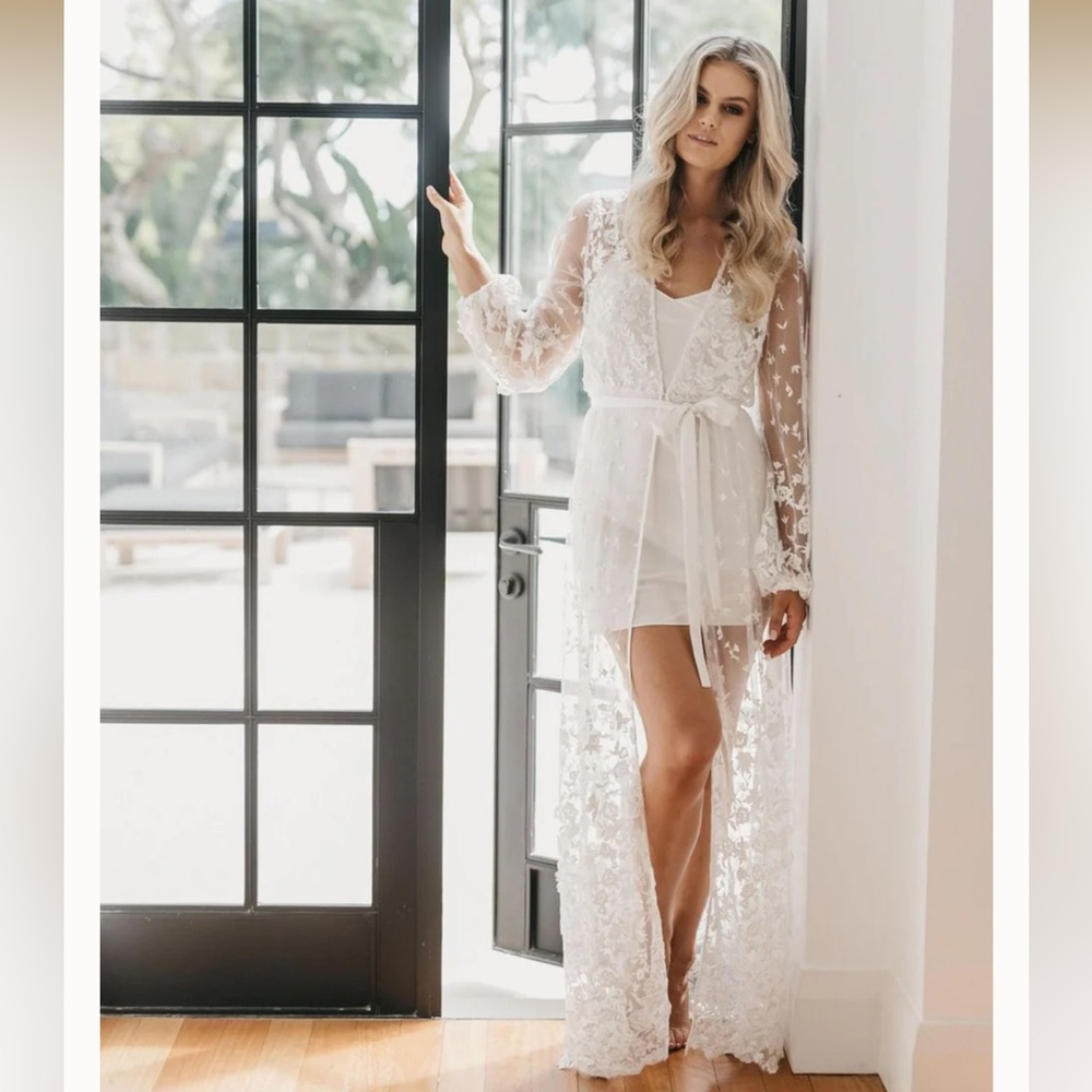 Le Rose Adele Lace Maxi Bridal Robe